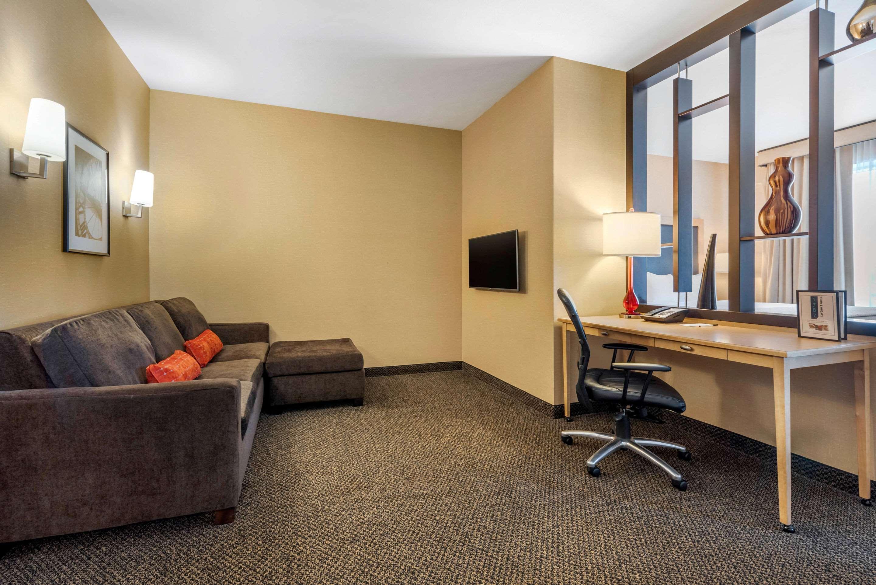Cambria Hotel Akron - Canton Airport Uniontown Екстериор снимка