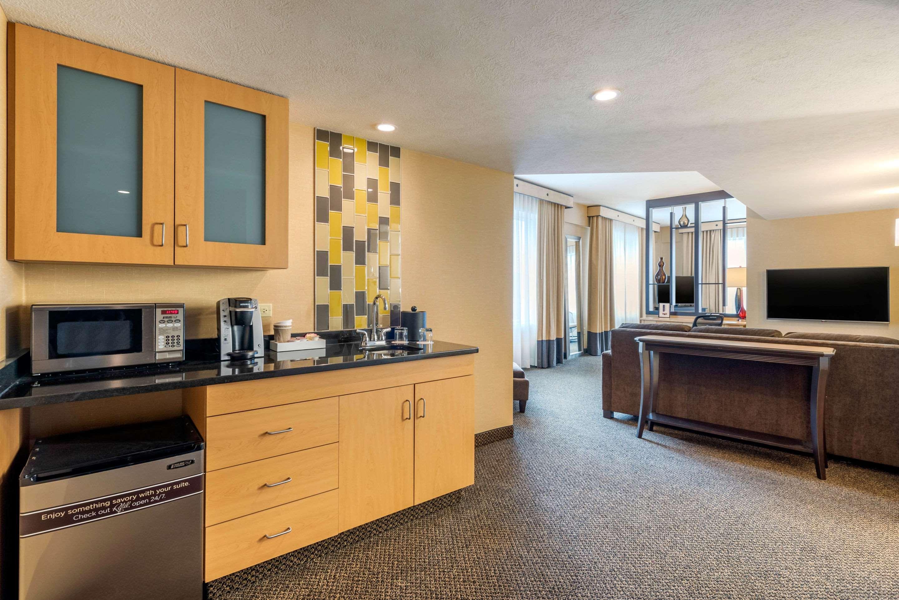 Cambria Hotel Akron - Canton Airport Uniontown Екстериор снимка