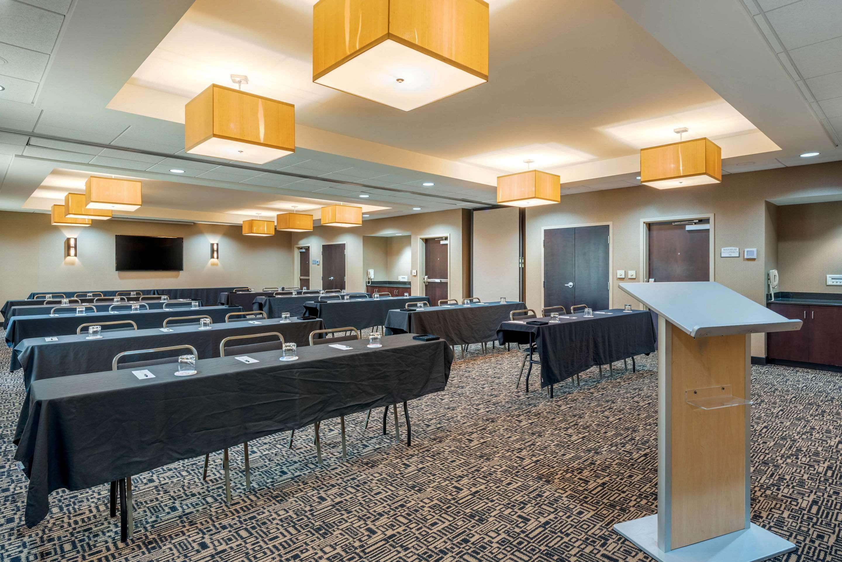 Cambria Hotel Akron - Canton Airport Uniontown Екстериор снимка