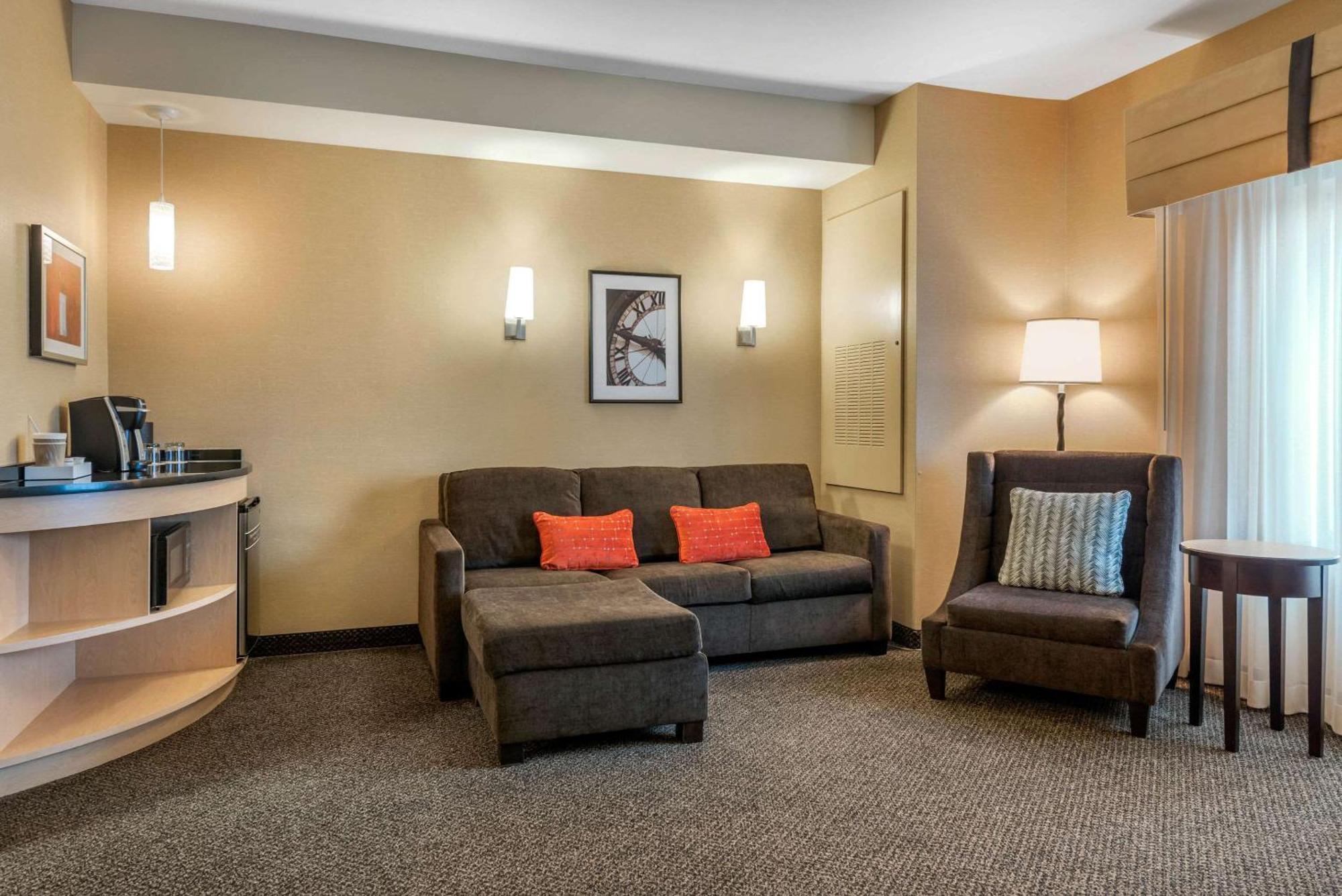 Cambria Hotel Akron - Canton Airport Uniontown Екстериор снимка